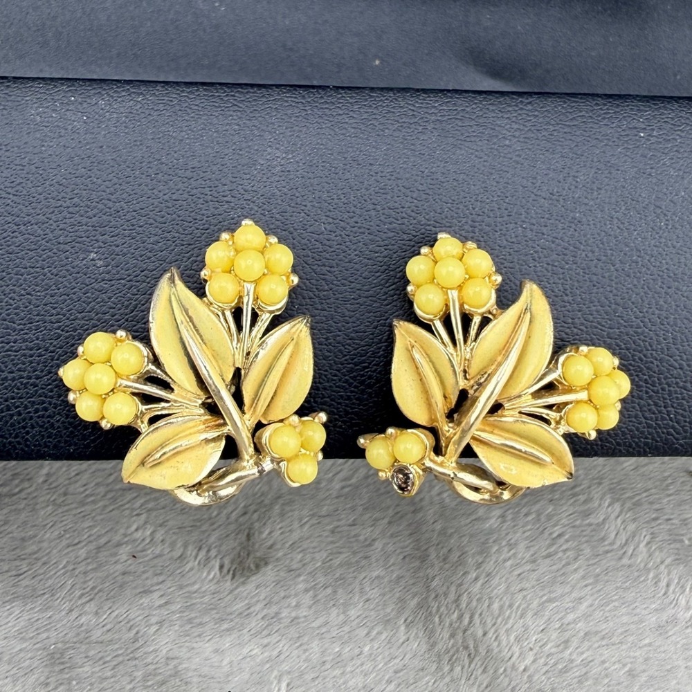 Vintage Coro Clip On Earrings Gold Tone Flower